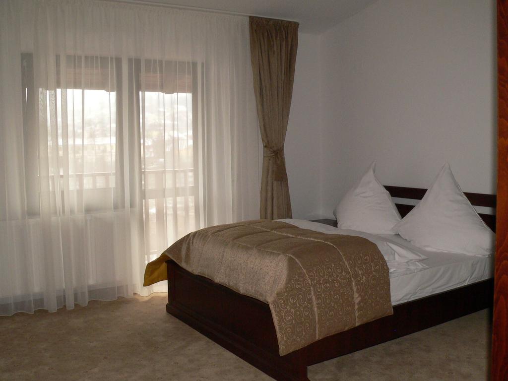 Pension Deutsches Haus Braşov Habitación foto